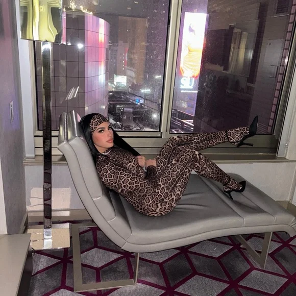 Naked wardrobe jumpsuit & headband - Picture 1 of 3